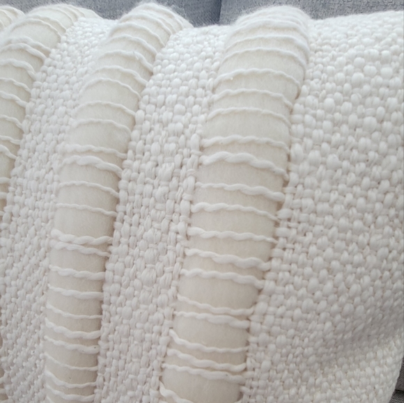 UGG Alicia Accent Pillow In Natural NWT - Picture 2 of 5